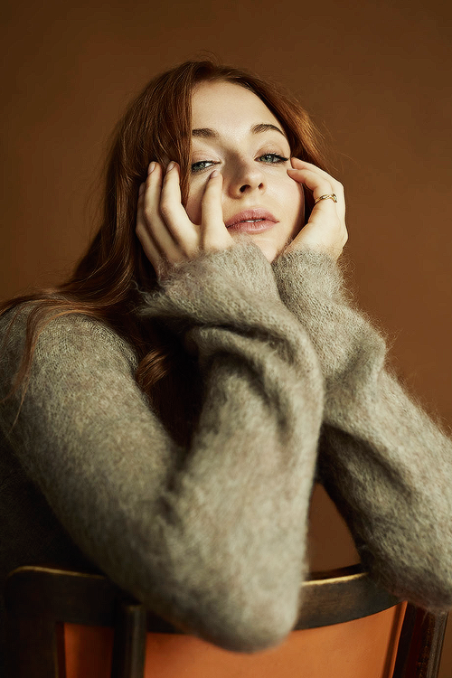 manbunjon:Sophie Turner Photographed by Shayne Laverdiere for The Hollywood Report