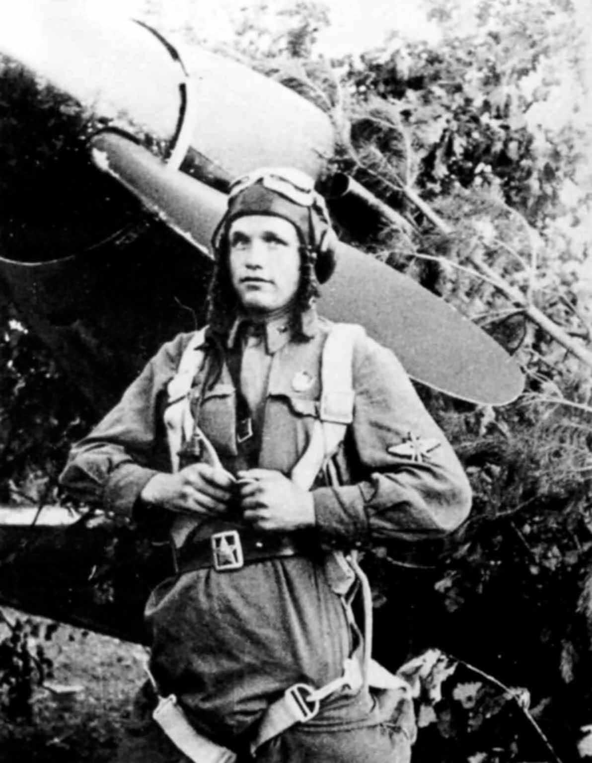 World War 2 In Photos — Sergei Achkasov The Russian Pilot Who Made Two