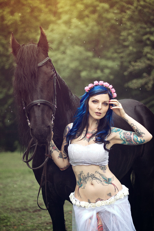 inblackphoto:  RIAeMORGANA modella : Riae suicide horse : Morgana 