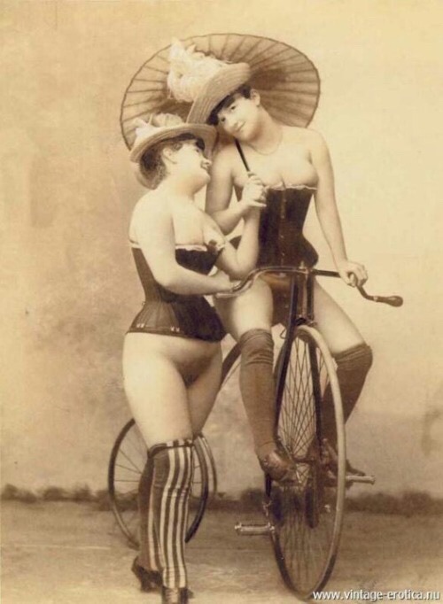 vintage-juene-femme: vintage-juene-femme.tumblr.com