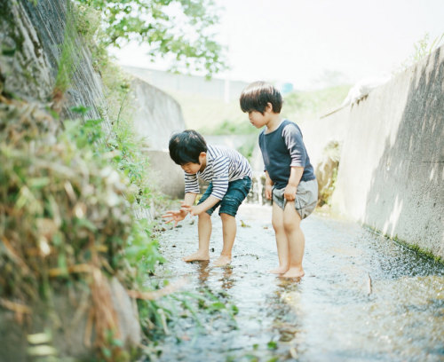 Haru and Mina - a beautiful project of Hideaki Hamada who captures his children in a unique and inti