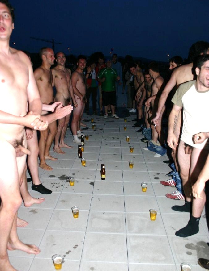 ●●● GRATUITOUS PUBLIC NUDITY ♂