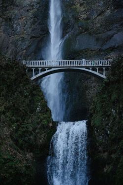 venvm:  Multnomah Falls, Oregon | by: { Whitney Hayes }
