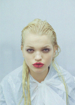 sfilate:  Daphne Groeneveld backstage at