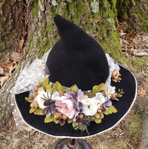 I just added three Witch hats to the Etsy store (link in bio), including this wicked woodlands Witch