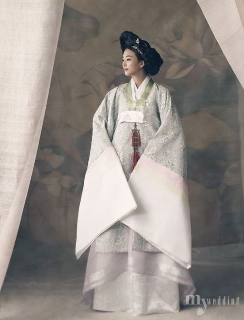 sartorialadventure:Korean bridal fashions1. Korean wedding hanbok called a wonsam, worn by royalty a