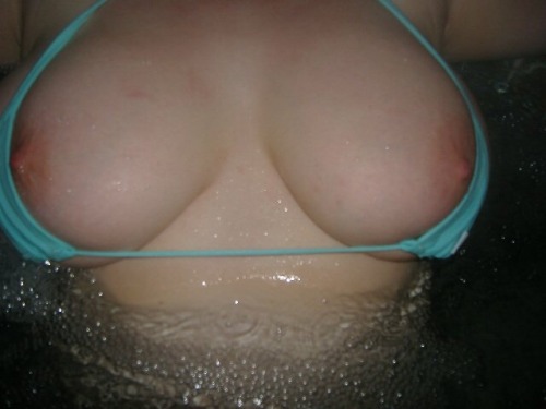 noodjeepdood:  revealingbikini:  My wife  she is absolutely amazing! thanks for the submission!  That’s my wife :)