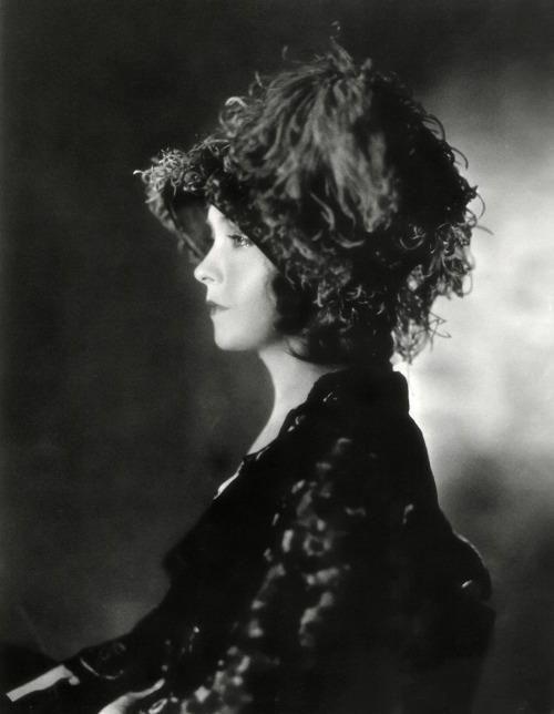  Lillian Gish in La Bohème (1926) 