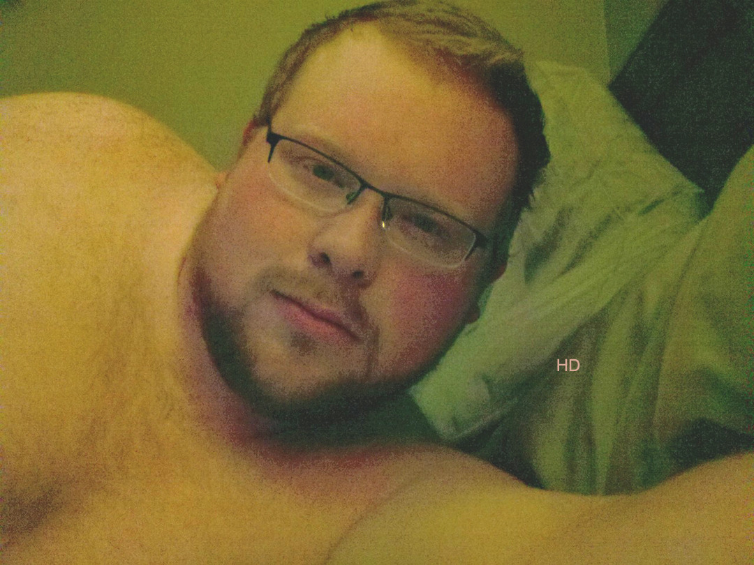 superbears:  DAMN CUTE FACE YOUNG HUSKY, LOVE TO EAT   thebigbearcave:  THE SON