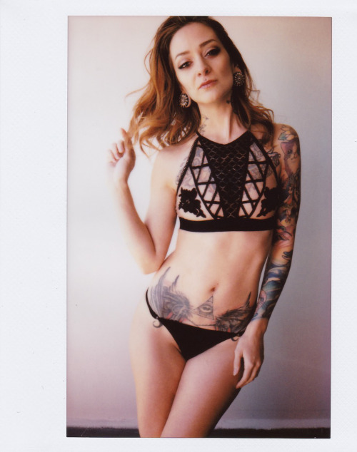 https://www.patreon.com/posts/4318456A ŭ pledge on my Patreon gets you instant access to my blog where you can download the full set of 15+ awesome polaroid scans from my shoot with BlvckringAnalog :) model Theresa Manchester photos BlvckringAnalog