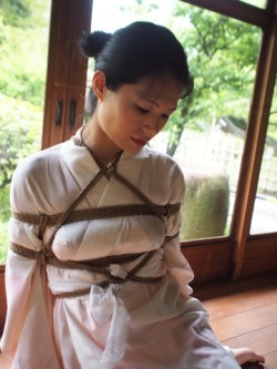 goodmorningm0therfucker:  Ropes: Nawashi KannaModel: Kagu Ra 