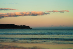 naked-yogi:  philipwernerfoto:  Sunset behind me.Philip WernerUmina BeachAugust 2015   Heart eyes. philipwernerfoto