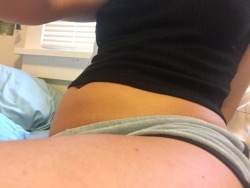 sokinky-sowet:10 mins ago swollen and now swollen….it’s getting bigger and harder every second :((( I’m soooo desperate I have to pee so fucking bad
