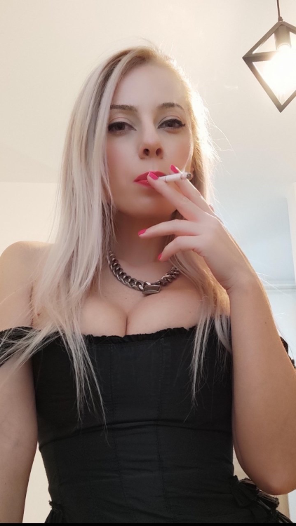 pinklusciousparfait-deactivated:zipperspit2:Lovely feminine and enticing smoking babe!