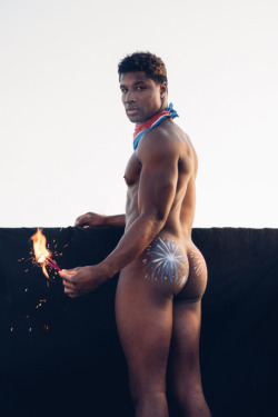 houseofbbblues:  Happy 4th!!! Don’t get too hot today. Keep that ass cool &amp; fresh.Leaon Gordon  Agency: @Bmg.models @hommemgmt  Instagram: @_leaonidas_Twitter: @leaongordon