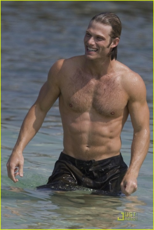 hotfamous-men:  Chris Carmack