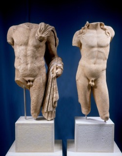 byronofrochdale: Machaon and Podaleirios, physicians of the Greek Army during the Trojan war, sons of Asklepios.I can’t recall having seen another statue of these guys before, but they are among my favourite carachters in the Iliad and I love the fact