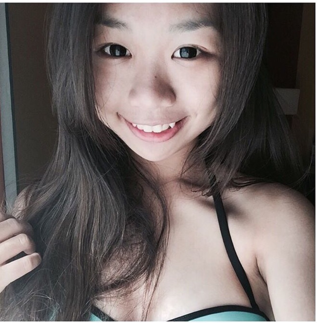 sggirlsnewaf:  Nice ass and cleavage, always try to advertise something but ended