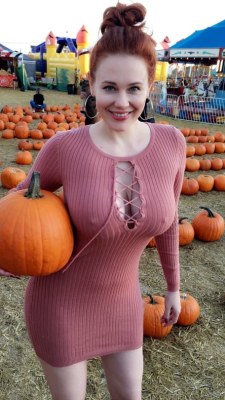 maitlandwardwhirlwind:  pumpkins aint the only thing im trying to smash /\ She’s got more! Click here