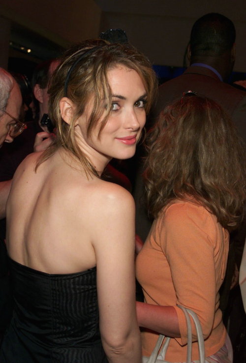 blogforwinona:Winona Ryder attends the New York Spring Gala (June 18, 2001)