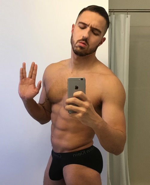 mystraightfriend:  Mystraightfriend.tumblr.com