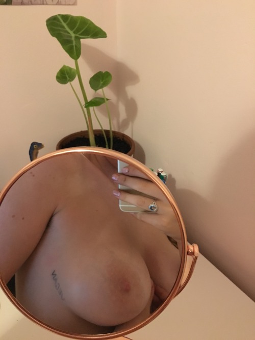 sugarbabydotcom:  My tits are perfect today 💅🏼 