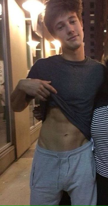 sexymalesdaily:  Cameron Dallas &amp; Dolan Twins