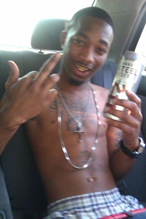 2013sosa:  black-m4m:  Ghetto Thug Dick http://www.Black-M4M.com 100% FREE PICS & VIDEOS OF BIG DICK NIGGAZ WITH CUTE FACES.  Had to reblog cuz he got my drank n his hand, 211 king of beers guaranteed to get u slapped