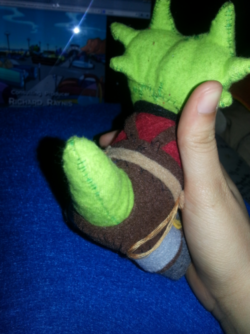 ribbonflies:Ahhh…COWBOY UP!Tumblr, meet Greenbean the Engineer! I’ve been working on him for I think