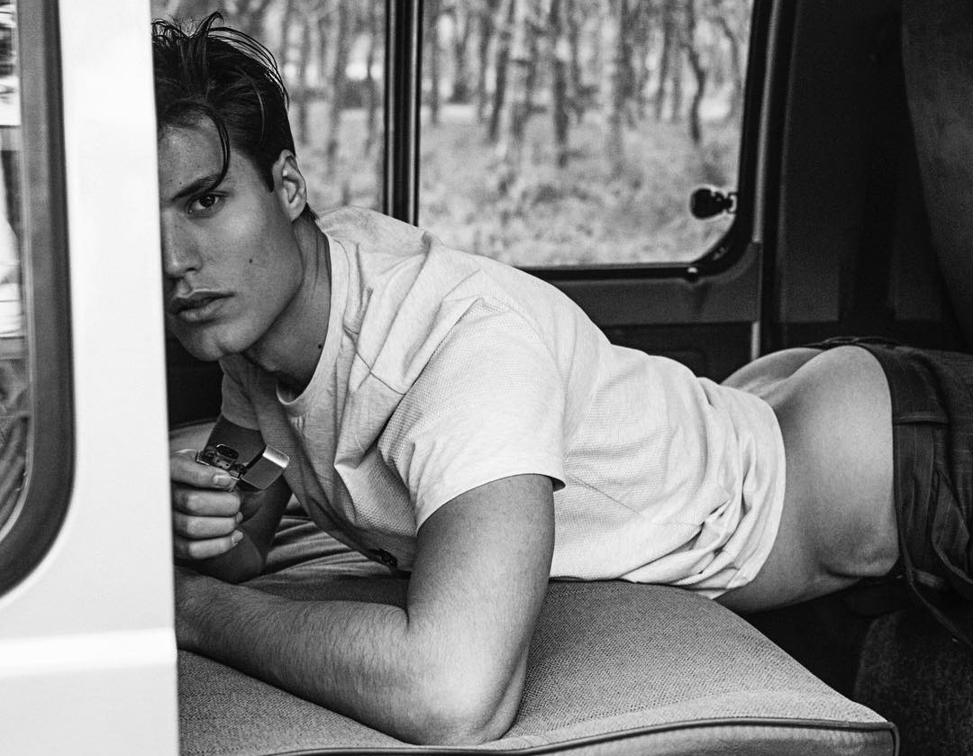 fantasists:Emilio Flores by Alejandro Brito - Risbel Magazine #8
