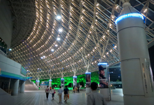 Een half dagje rond gehangen bij de Tokyo Dome, waar op dat moment een wedstrijd van de lokale Baseb