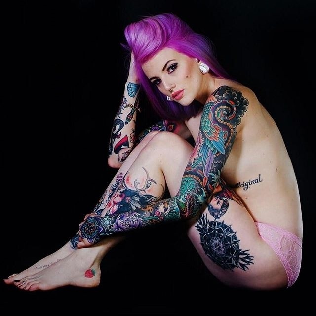 eyesfavouritecandy:  inked girls -&gt; http://eyesfavouritecandy.tumblr.com hot