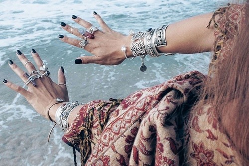 bohobright:  https://weheartit.com/entry/142119907/via/27313232 