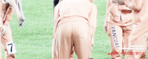 lisafire-blog1:  look at this fab jongin's ass ヽ(*⌒∇⌒*)ﾉ 