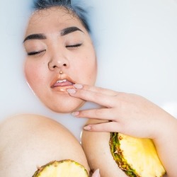 ohreinababyy:  caniborrowyourgirlfriend:  ohreinababyy:  caniborrowyourgirlfriend:  what the fuck  Yeah tits, fruit, and a fat chick I’m pretty sure you’ve seen worse on tumblr  What? Im talking about the pineapples and I’m wondering if that’s