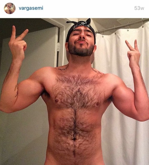 He’s so sexy!😝😝😝