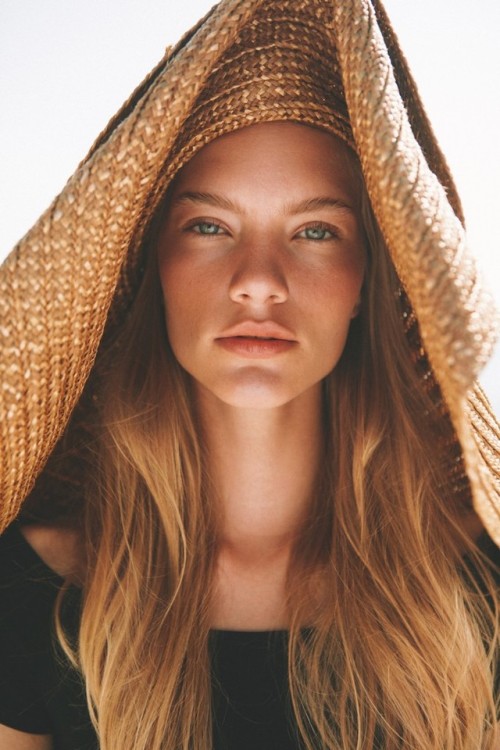 midnight-charm: Michela Strate photographed by  Mert Terliksiz for Elle Turkey July 2018 Stylist:   Asli Asil  Hair:   Burhan Cılgın  Makeup:   Ece Karagülle   