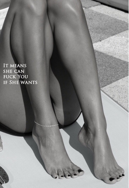 tapete01:☝️ Tapete01  The anklet tells a tale! To those in the know an anklet on a lady can say, &ld
