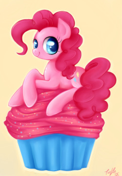 madame-fluttershy:  Pinkie Pie + by *TrefleIX  Cute Panka. c: