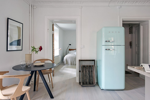 Small Scandinavian Apartment | Goteborg, SwedenLayout: (Source: alvem.com, Styling: Camilla Bergqvis