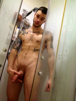 ladzonereloaded:  SUNDAY MORNINGS SHOWER BUSH BOY !!