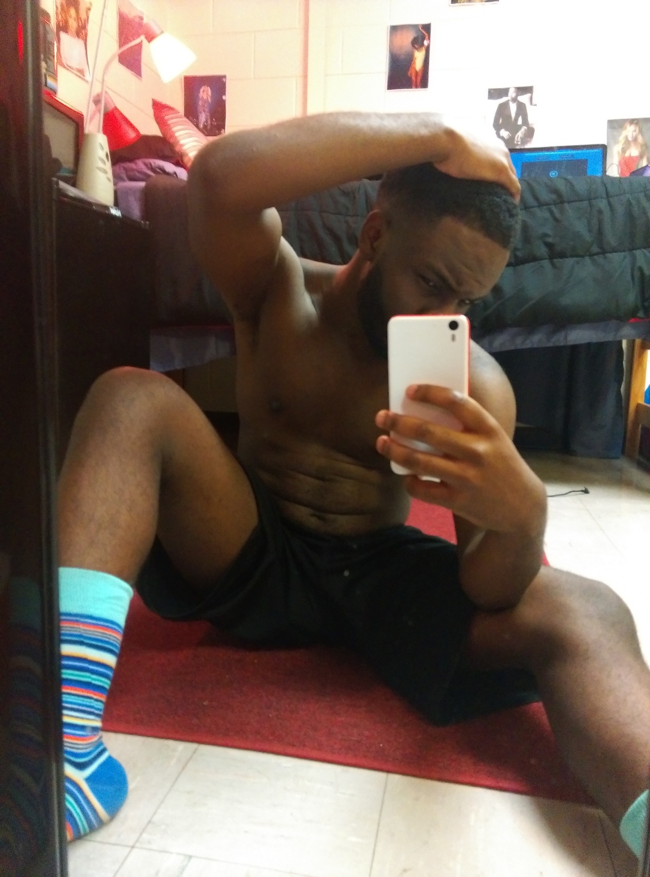 darkskinnedmen:  IG: _fuoco Snapchat: t_ronningthings
