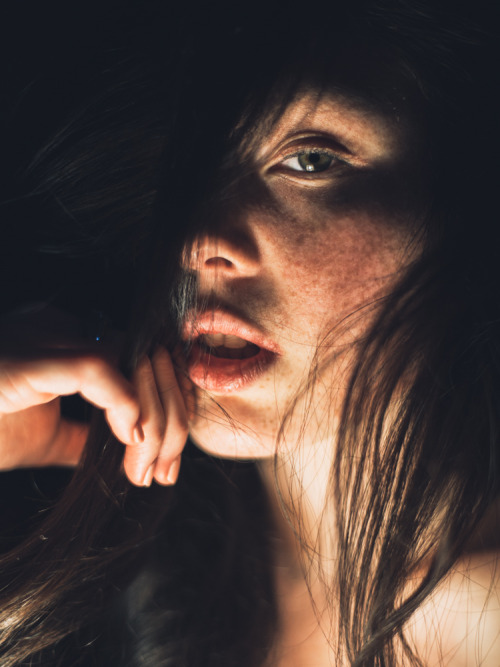 shaunguckian:  Flashing Lights http://shaunguckian.com http://shaunguckian.tumblr.com IG: @tecshaun 