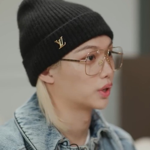 Lee Felix Lose My Breath Intro Icons.