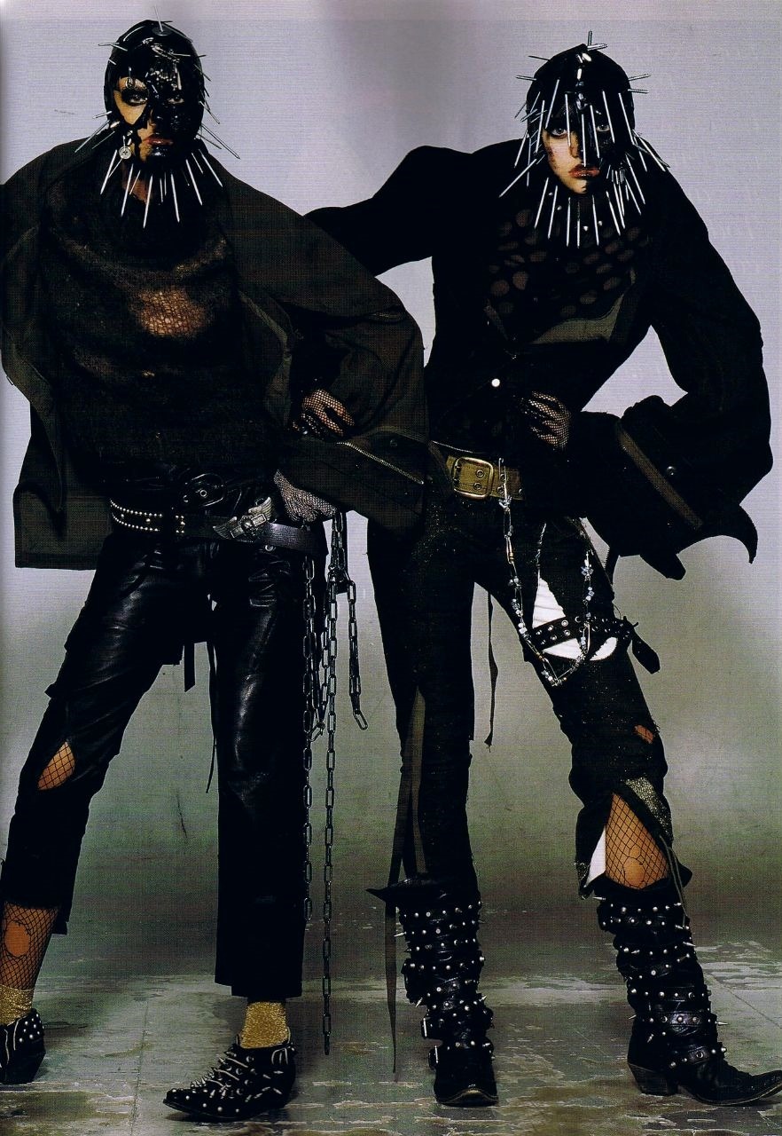 yakubgodgave:    US Vogue September 2006 “Fight Club” Models: Lisa Cant, Sasha