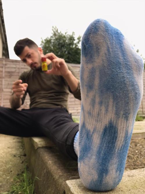 masterfzzz:You’d give anything just for a whiff, wouldn’t you? 🧦😈#findom #macrophilia #footmaster #alphafoot #finsub #finslave #cashfag #cashmaster #cashslave #cashcow #paypig #humanATM #humanwallet 