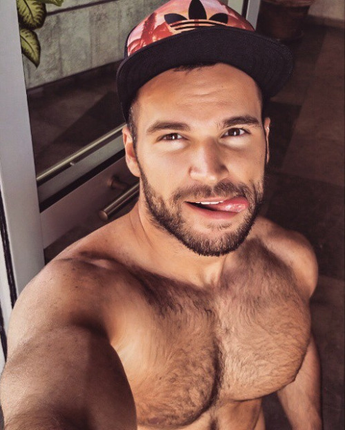 furrypty:  http://furrypty.tumblr.com/ – a blog to indulge your senses with the beauty of male shapes.