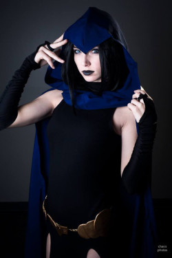Allthatscosplay:  This Raven-Ous Beauty Will Set Your Heart A-Flightview The Full