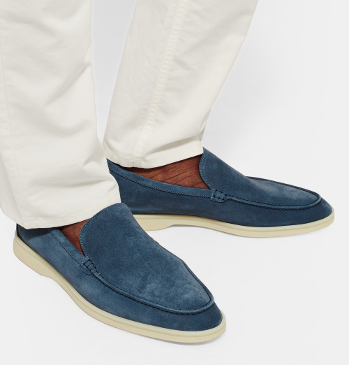 Loro Piana , blue summer walk suede loafers. Fonte : www.lyst.co.uk , via tinamotta.tumblr.com