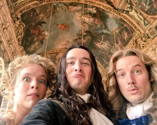 shiny-monchevy:THE CURL SANDWICH!!Thanks for those amazing photos in backstage Alex!